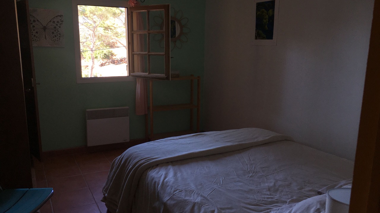 Photo of Bedroom in Ensues-la-Redonne