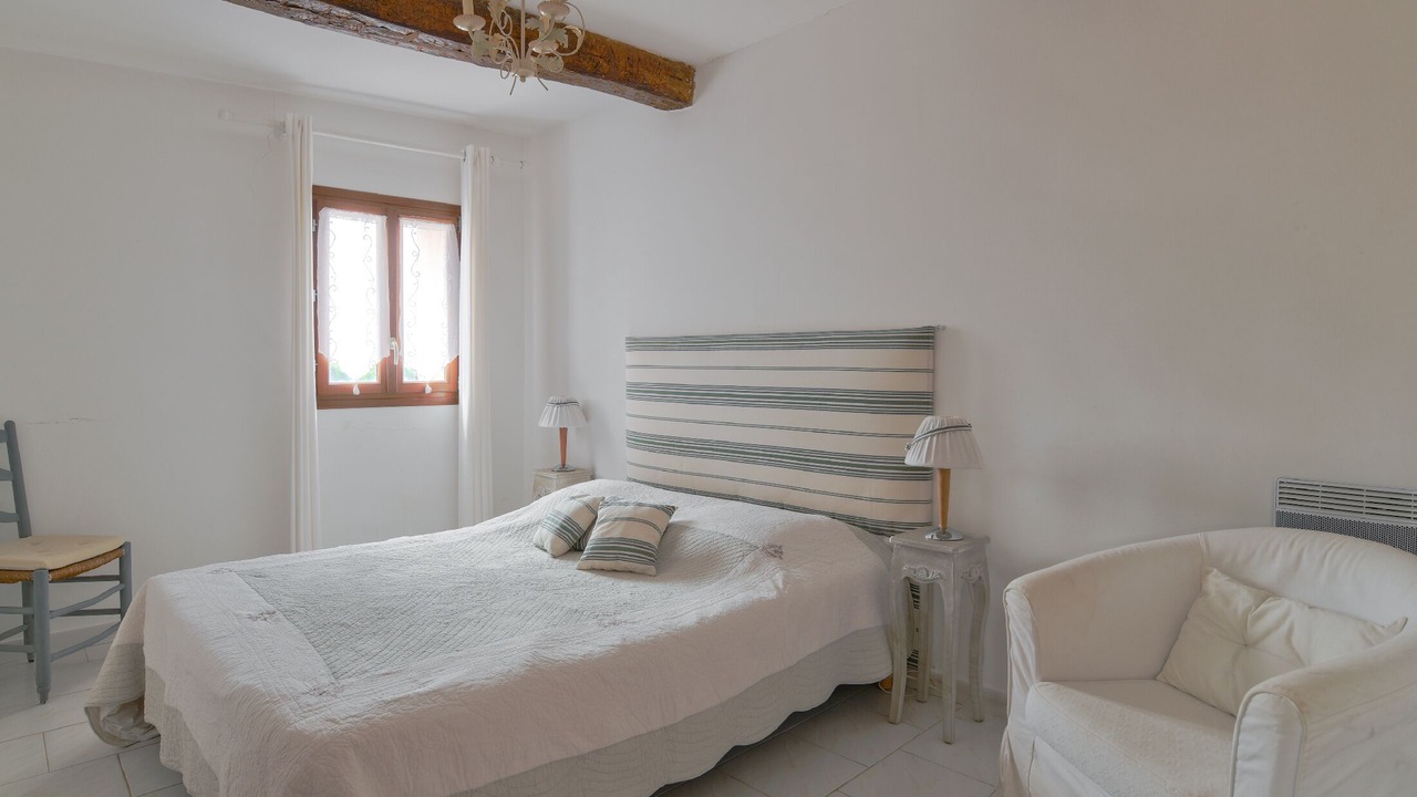 Photo of Bedroom in Peypin-d'Aigues