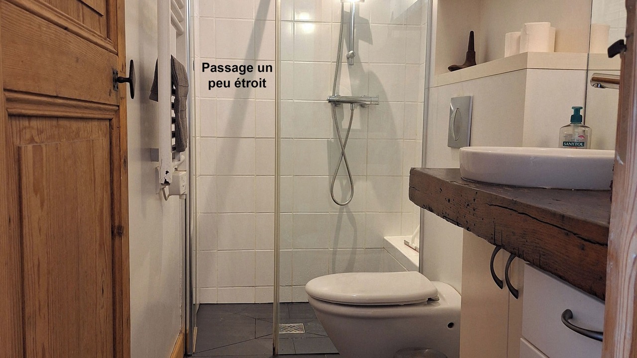 Photo of Bathroom in Avignon City Centre