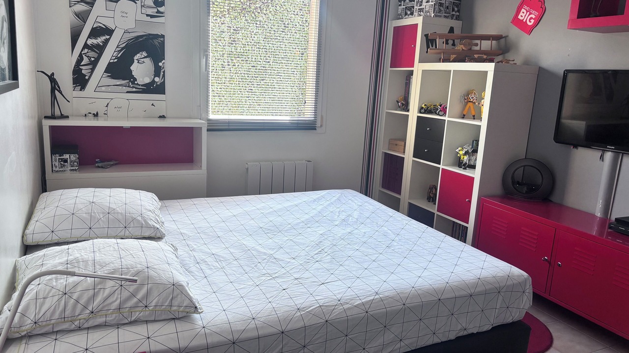 Photo of Bedroom in Ensues-la-Redonne