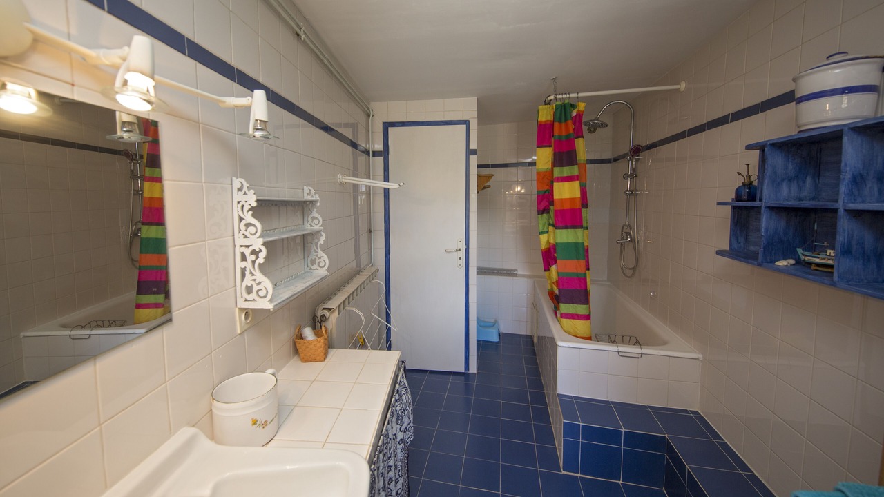 Photo of Bathroom in Enchastrayes