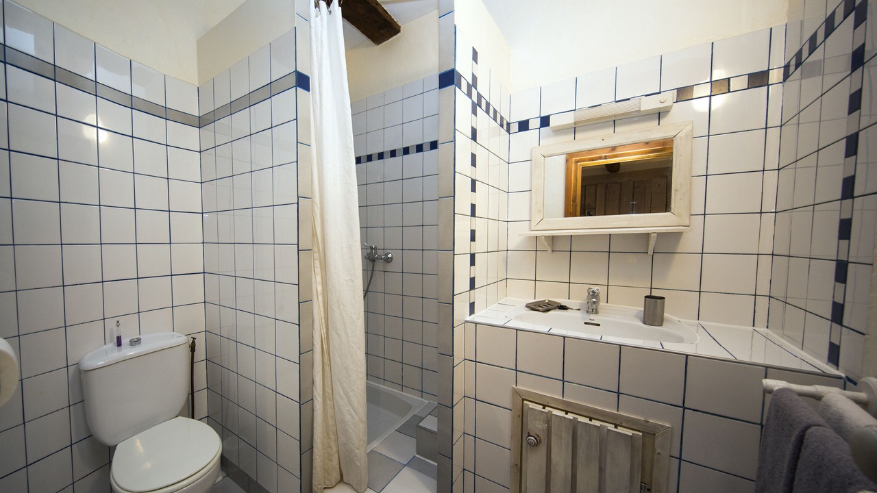 Photo of Bathroom in Enchastrayes