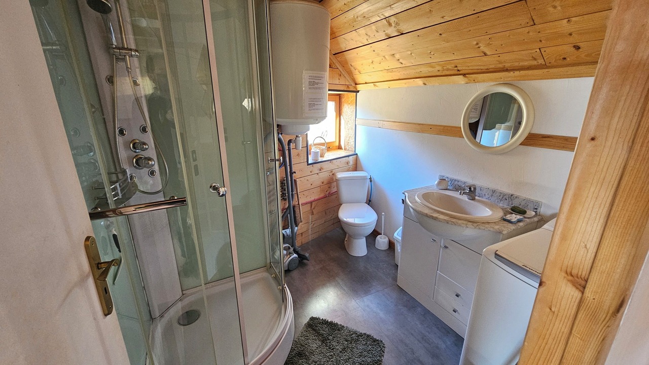 Photo of Bathroom in Embrun