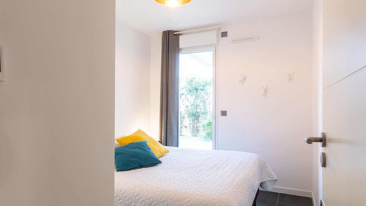 Photo of Bedroom in California - Pezou