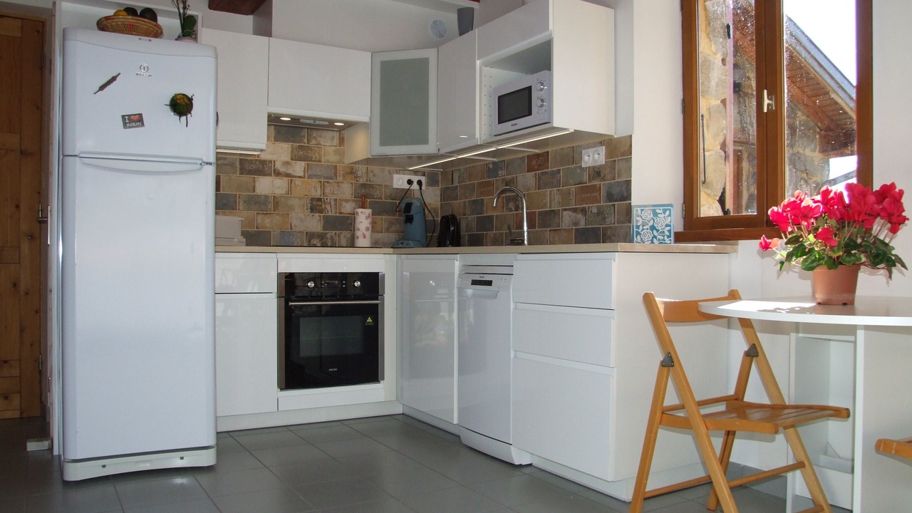 Photo of Kitchen in Puy-Saint-Eusebe