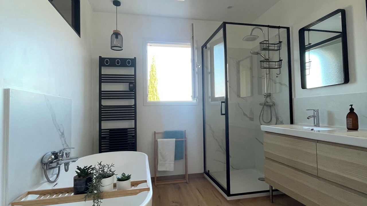 Photo of Bathroom in Lambesc
