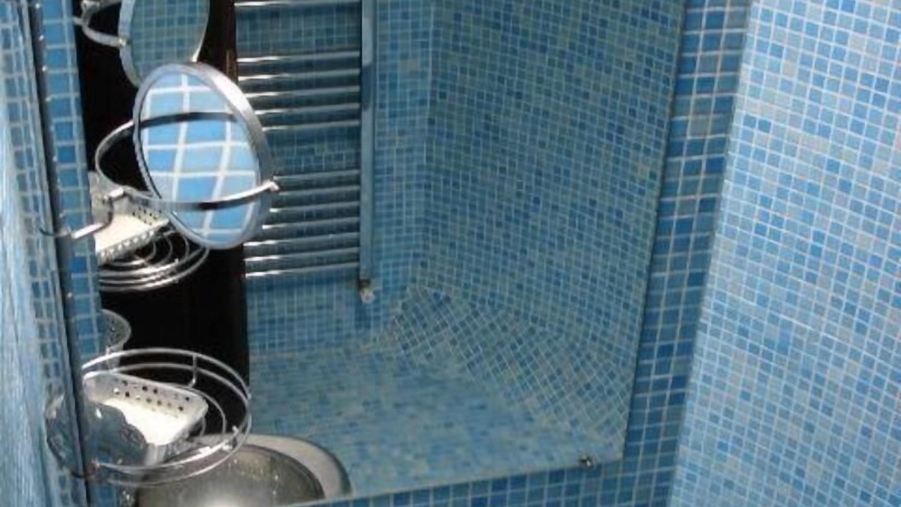 Photo of Bathroom in California - Pezou