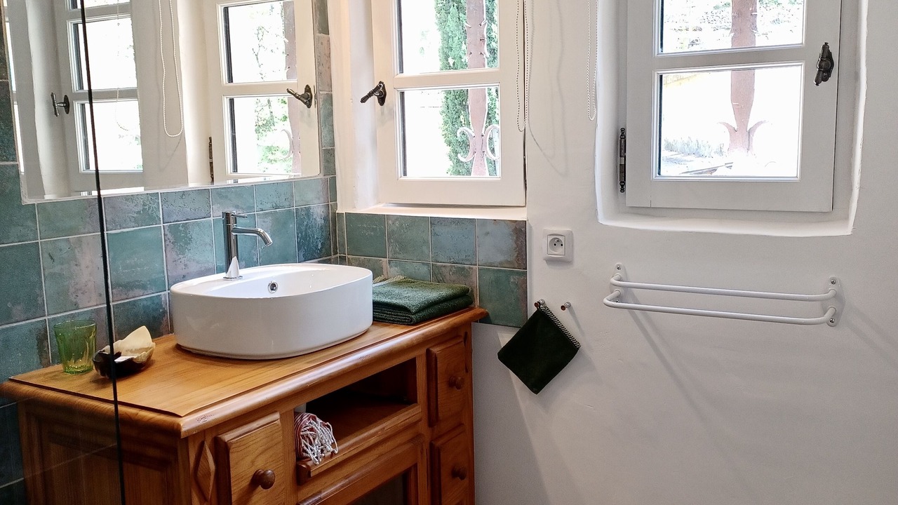 Photo of Bathroom in Figanieres