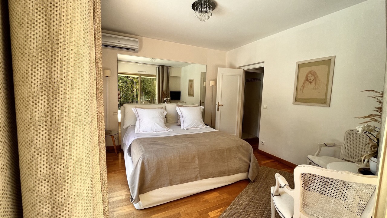 Photo of Bedroom in Mont Boron