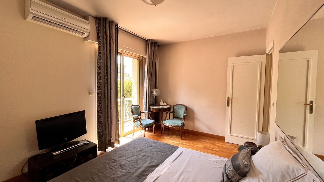 Photo of Bedroom in Mont Boron