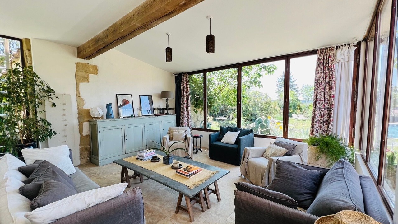 Photo of Livingroom in Saint-Quentin-la-Poterie