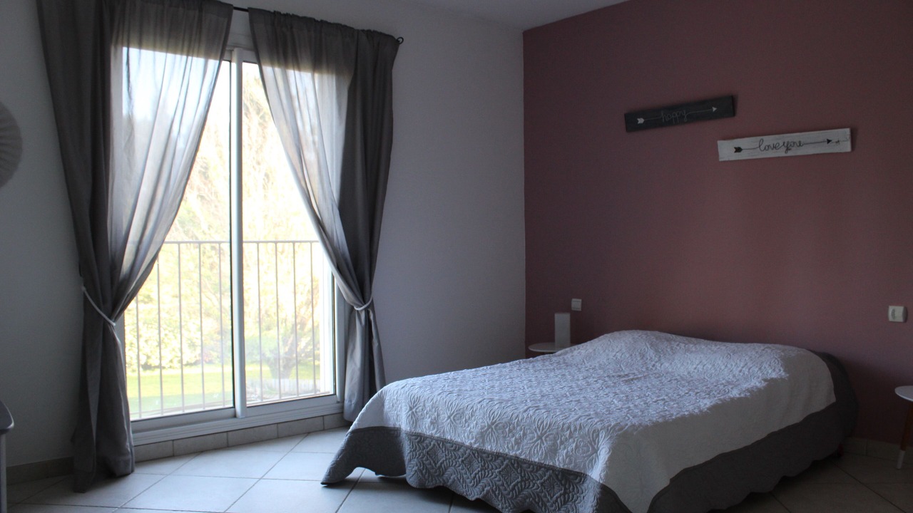 Photo of Bedroom in Noves