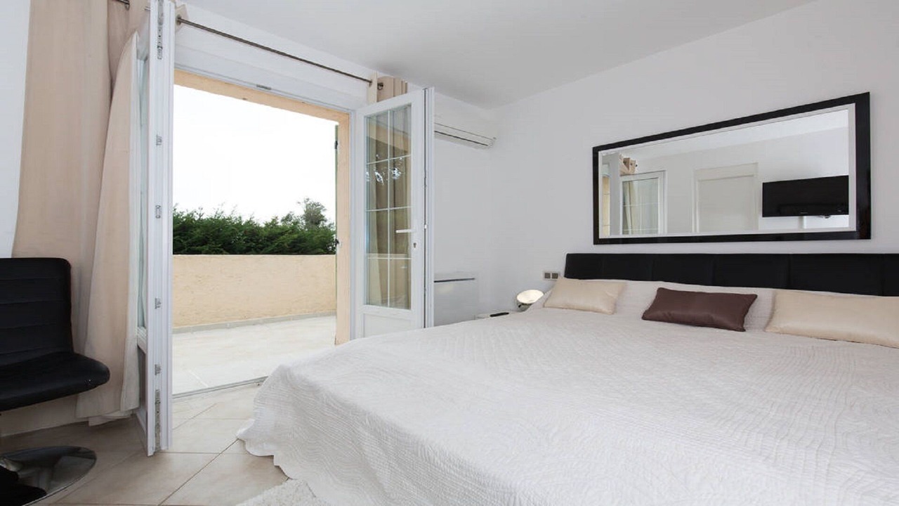 Photo of Bedroom in California - Pezou