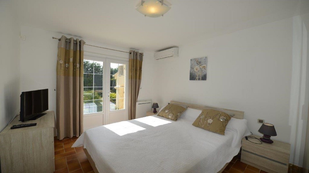 Photo of Bedroom in California - Pezou