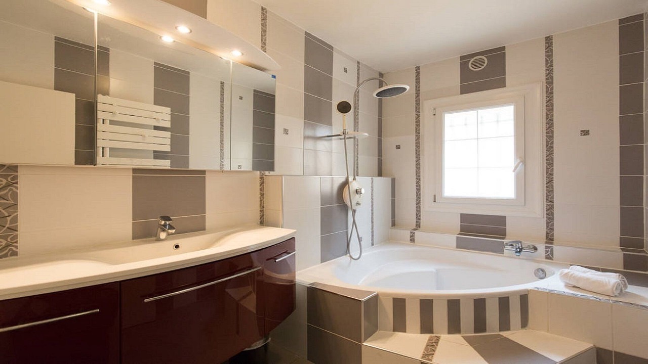 Photo of Bathroom in California - Pezou