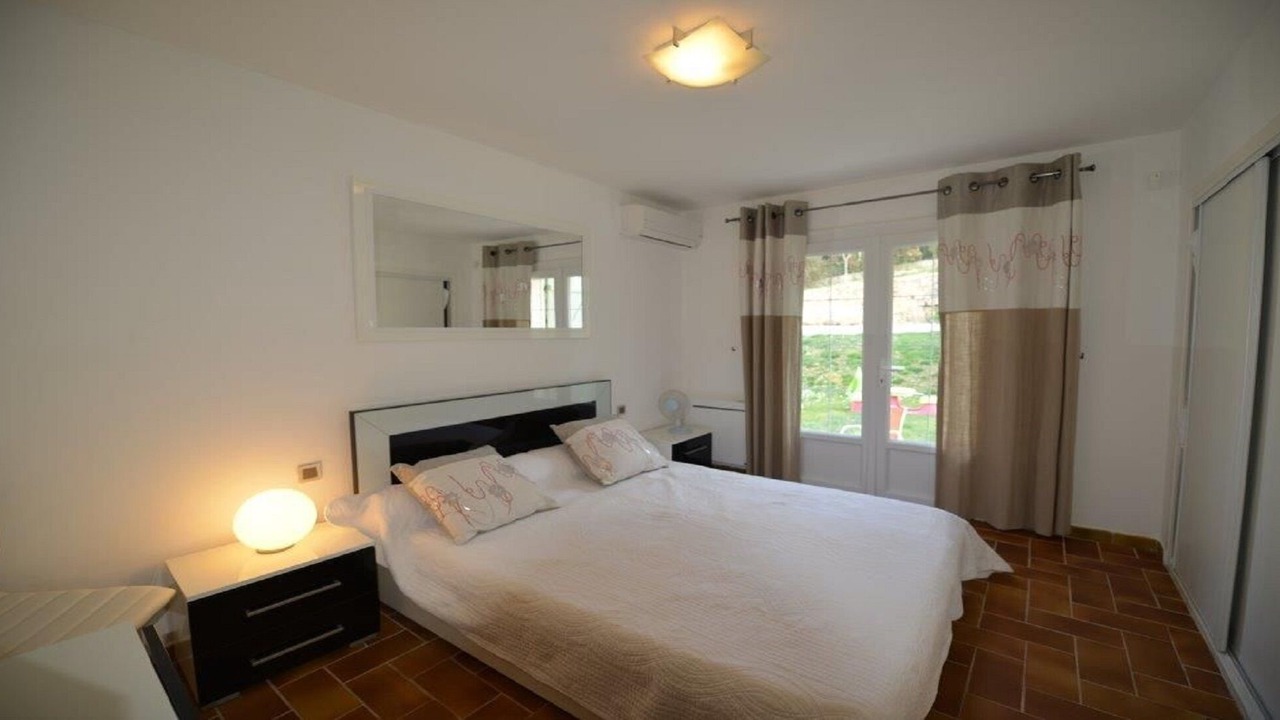 Photo of Bedroom in California - Pezou