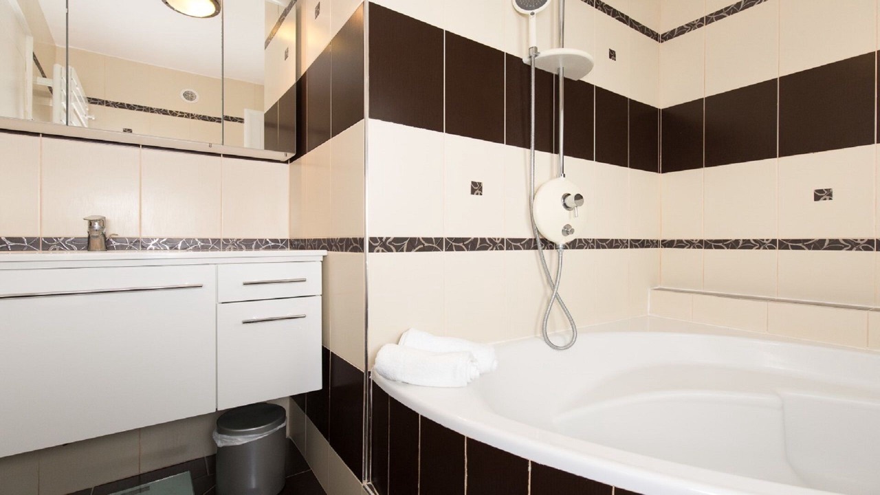 Photo of Bathroom in California - Pezou