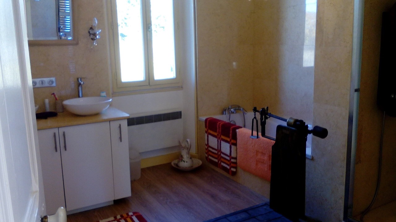 Photo of Bathroom in Cabannes