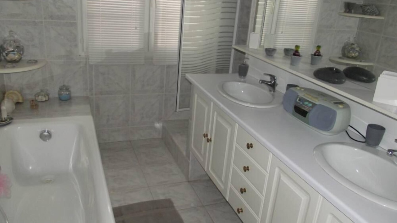 Photo of Bathroom in Eguilles