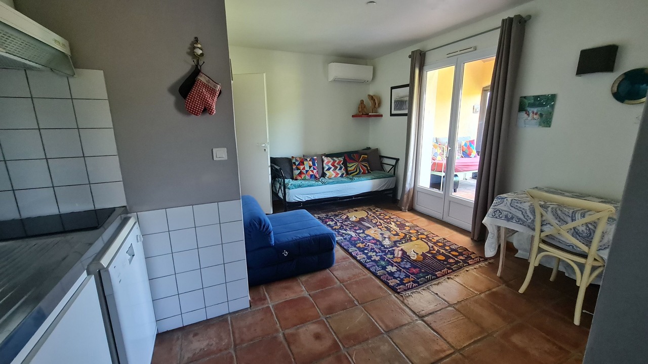 Photo of Livingroom in Saint-Just-et-Vacquieres