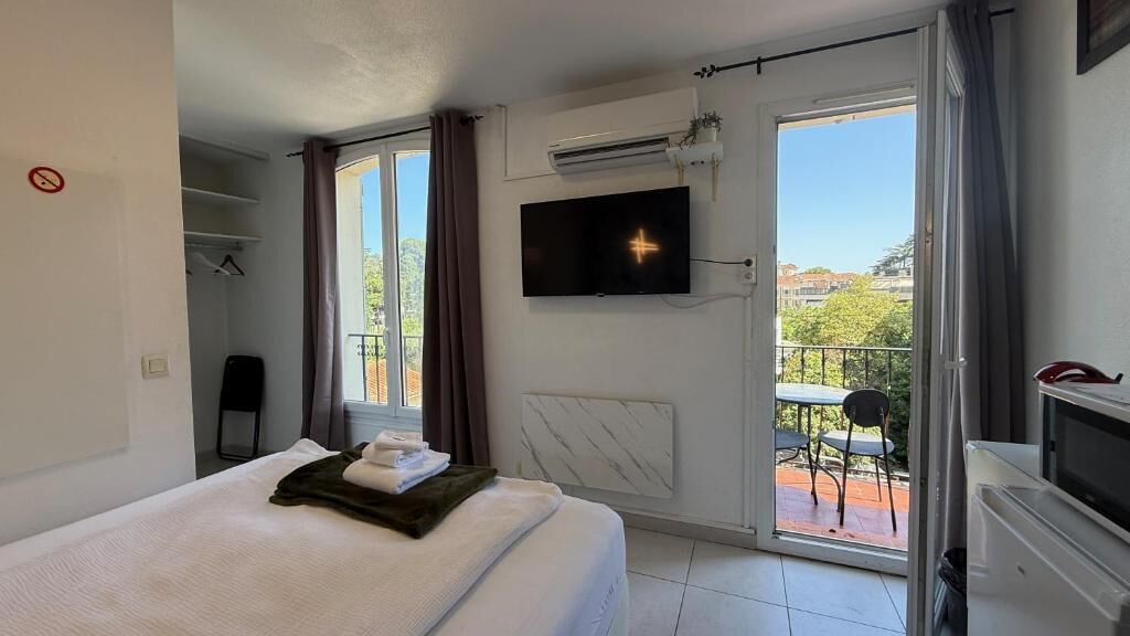 Photo of Bedroom in Prado - Republique