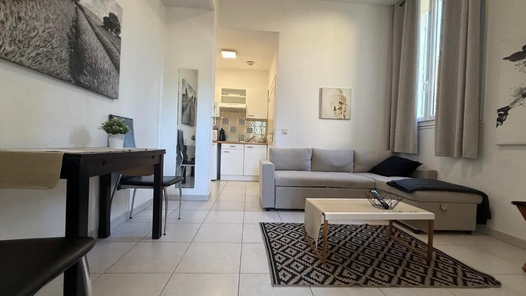 Photo of Livingroom in Prado - Republique