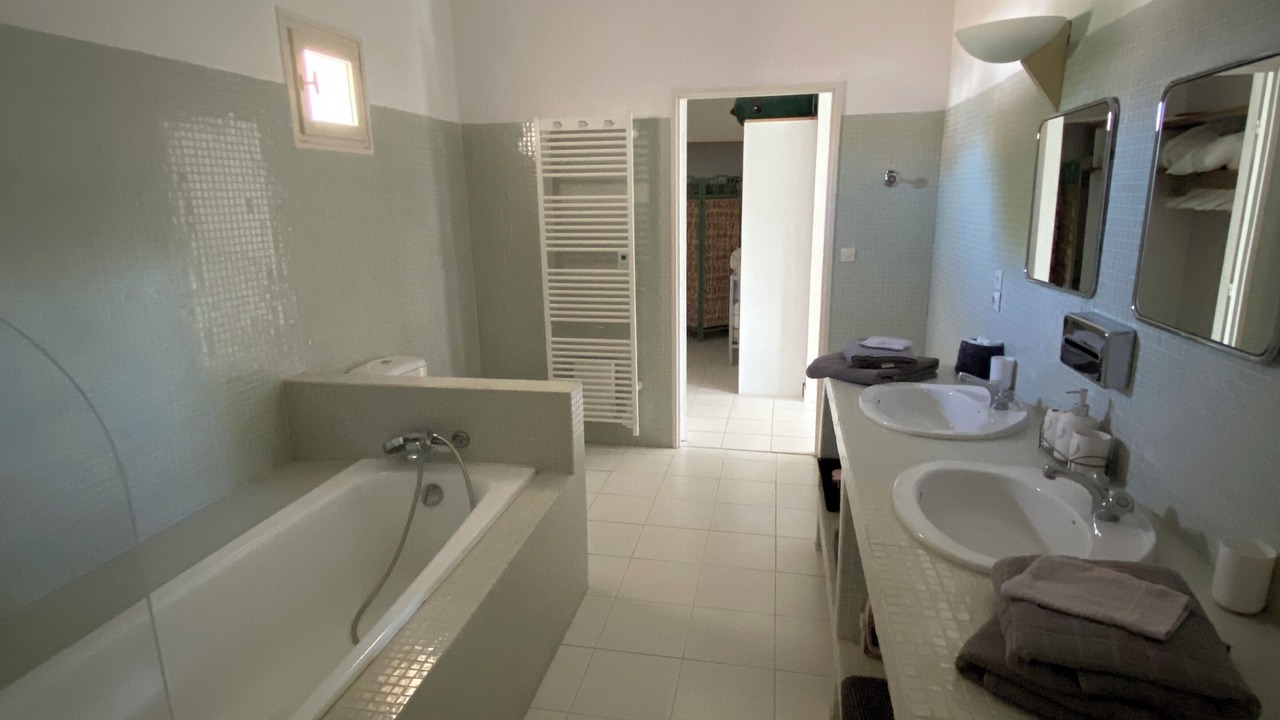 Photo of Bathroom in Maussane