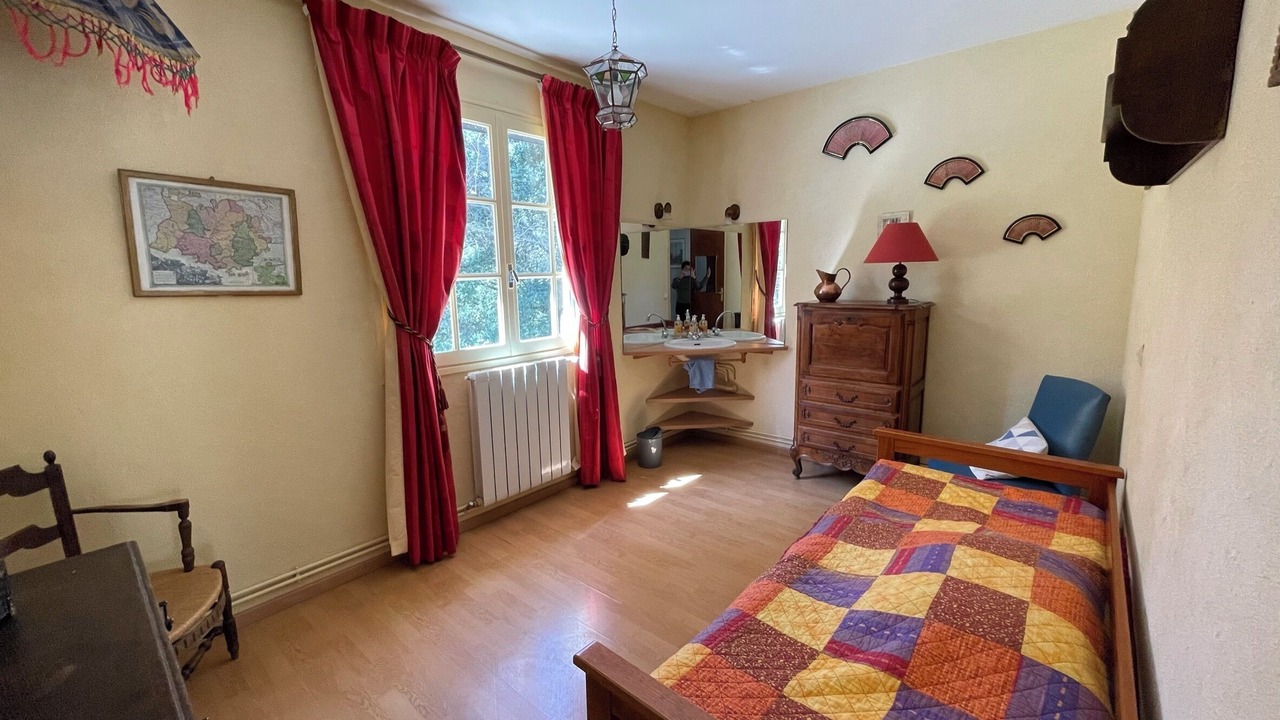 Photo of Bedroom in Simiane-Collongue