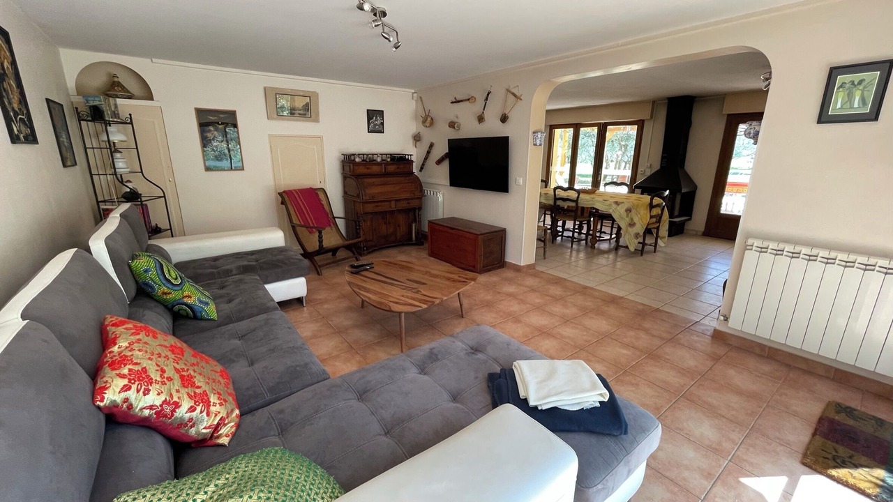 Photo of Livingroom in Simiane-Collongue