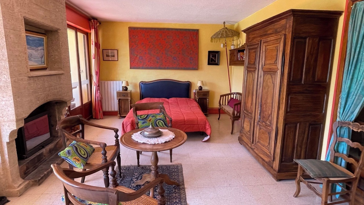 Photo of Bedroom in Simiane-Collongue