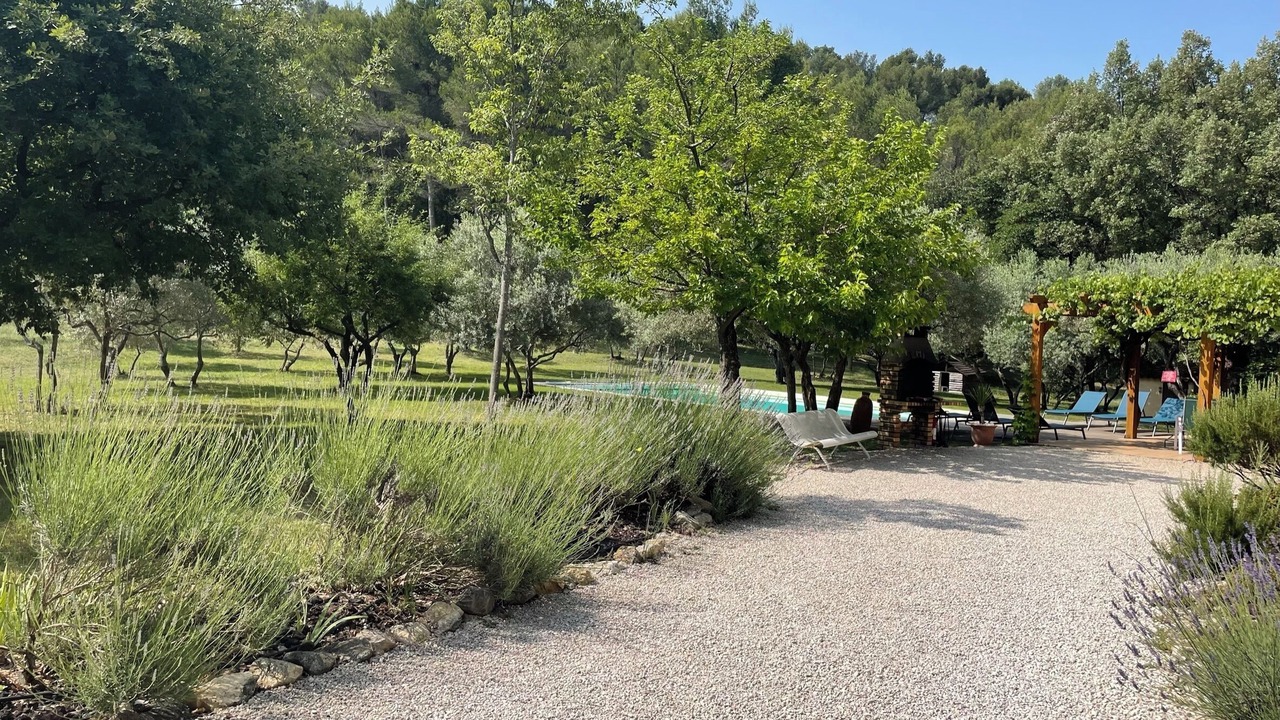 Photo of Outdoor in Simiane-Collongue