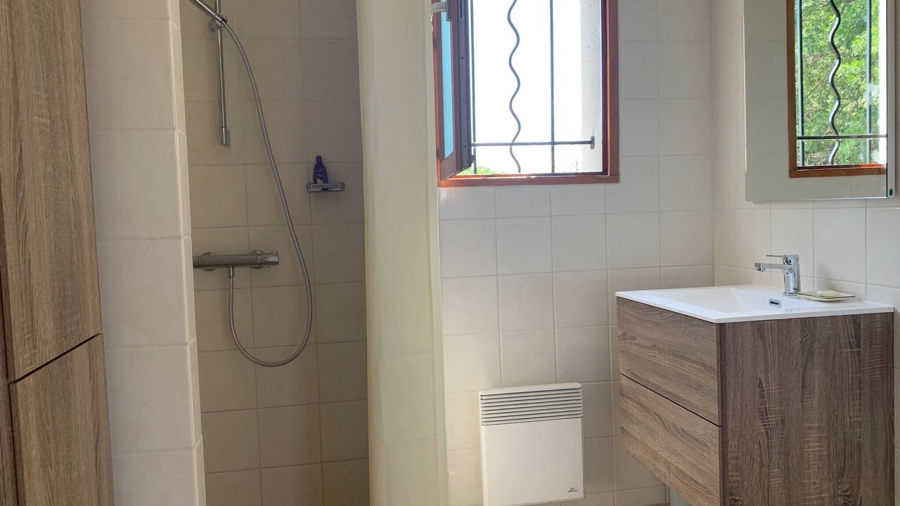 Photo of Bathroom in Felines-Minervois