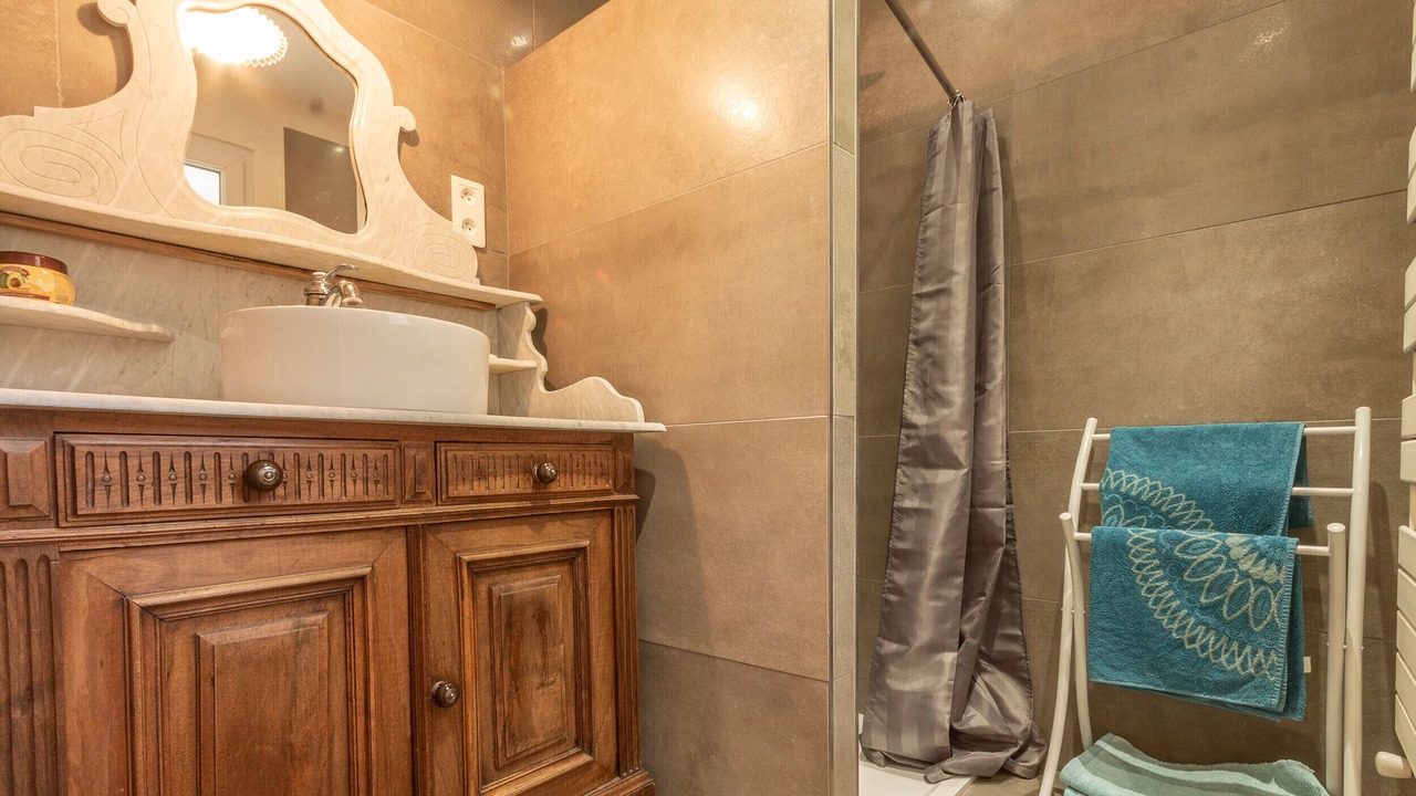 Photo of Bathroom in Eyragues