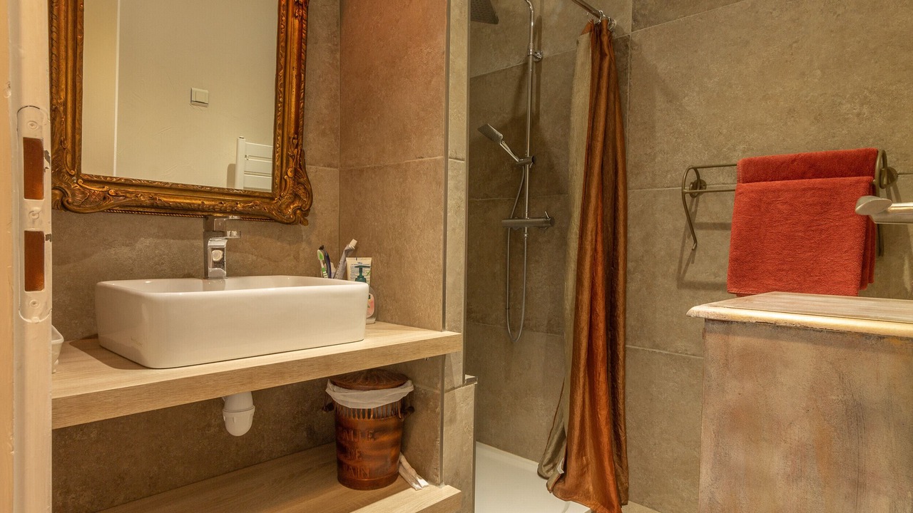 Photo of Bathroom in Eyragues