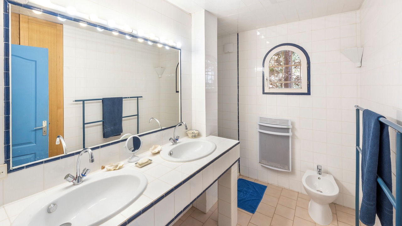 Photo of Bathroom in Antheor