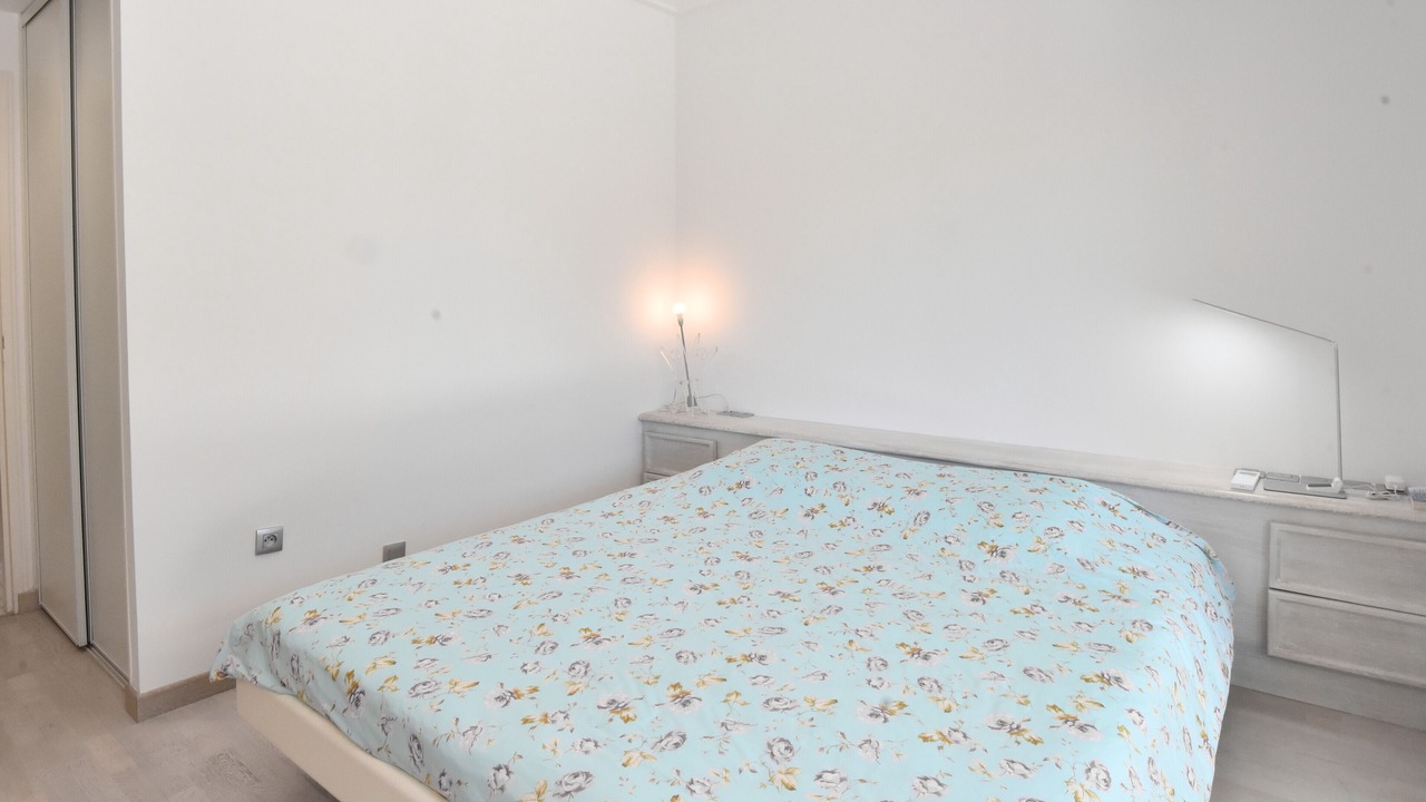 Photo of Bedroom in California - Pezou