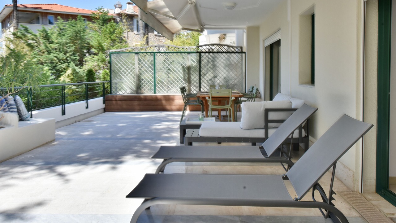 Photo of Outdoor in California - Pezou