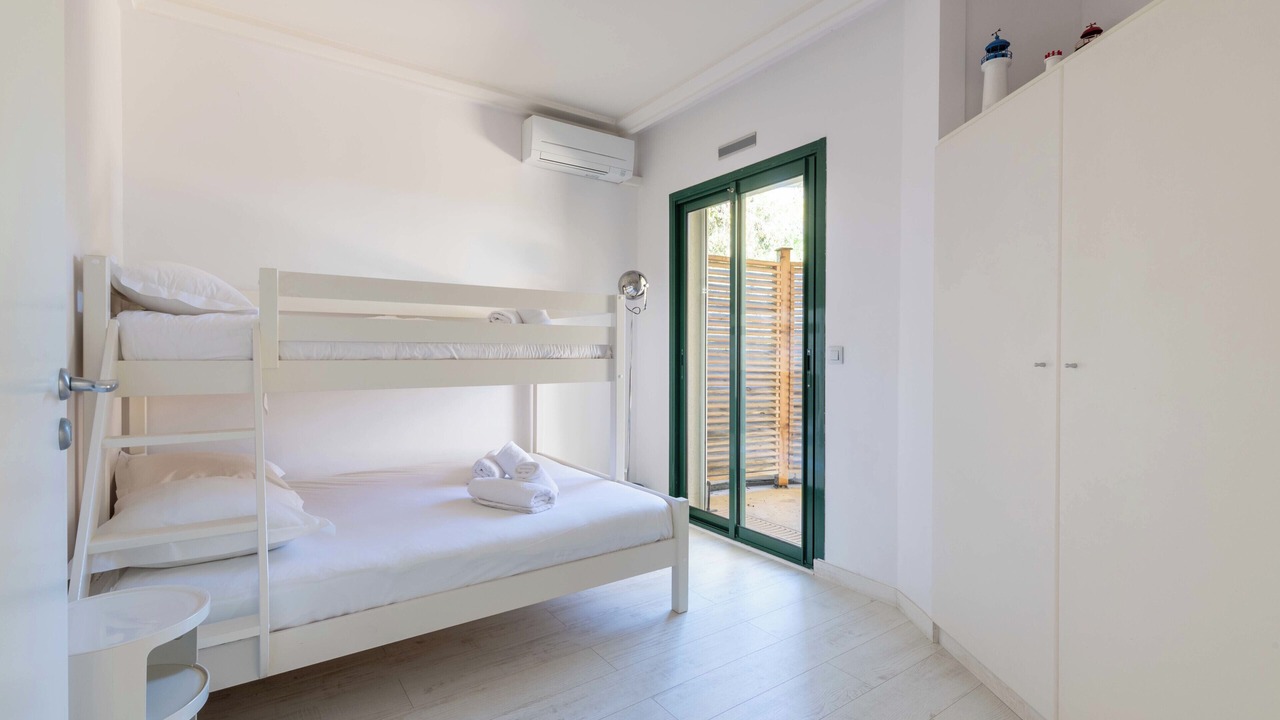 Photo of Bedroom in California - Pezou