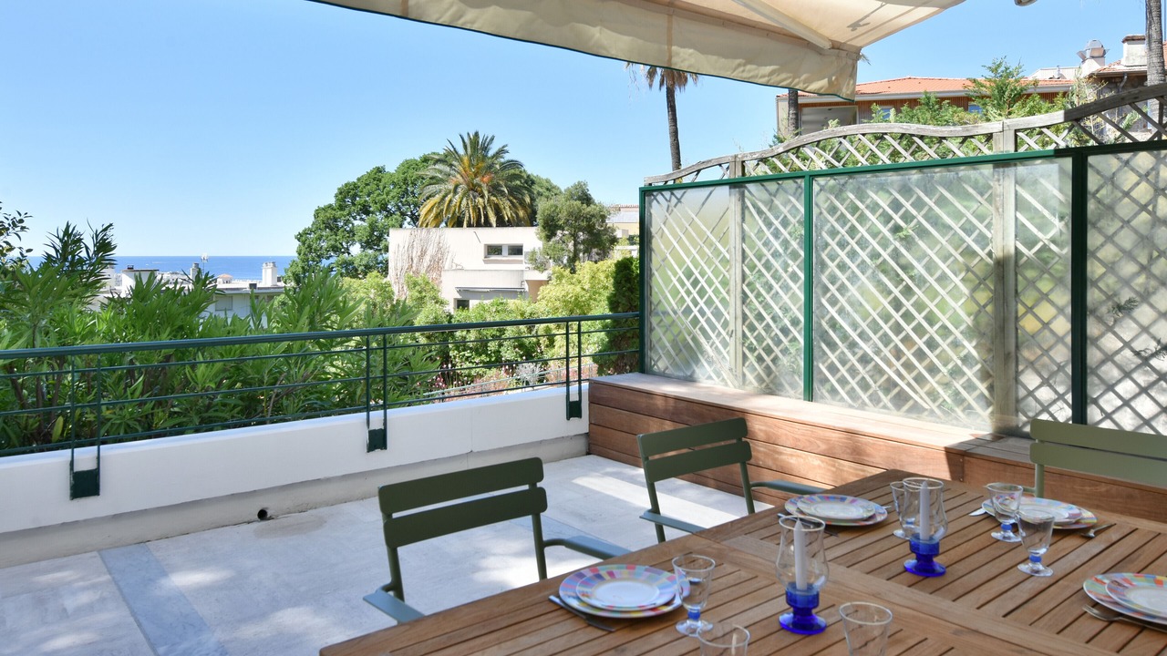 Photo of Outdoor in California - Pezou