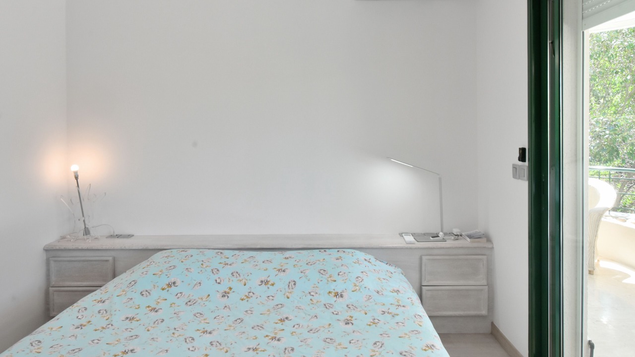 Photo of Bedroom in California - Pezou