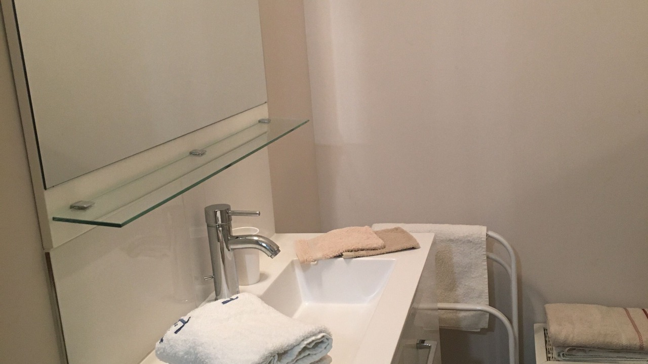 Photo of Bathroom in California - Pezou