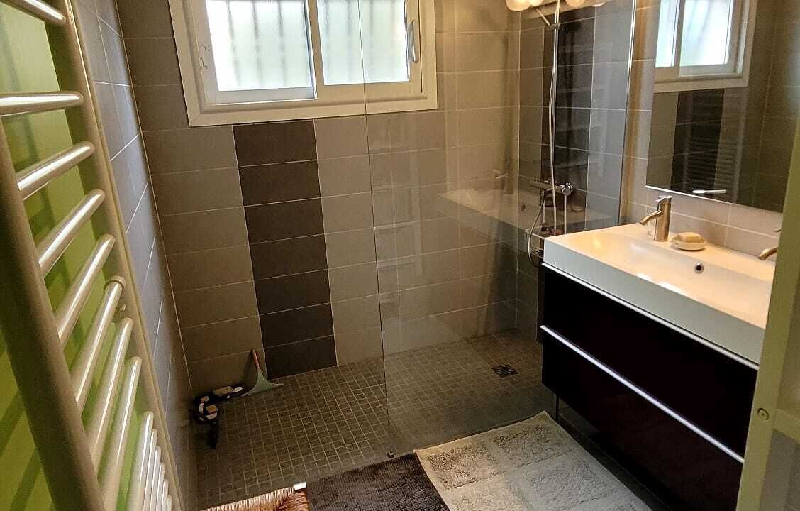 Photo of Bathroom in Villetelle