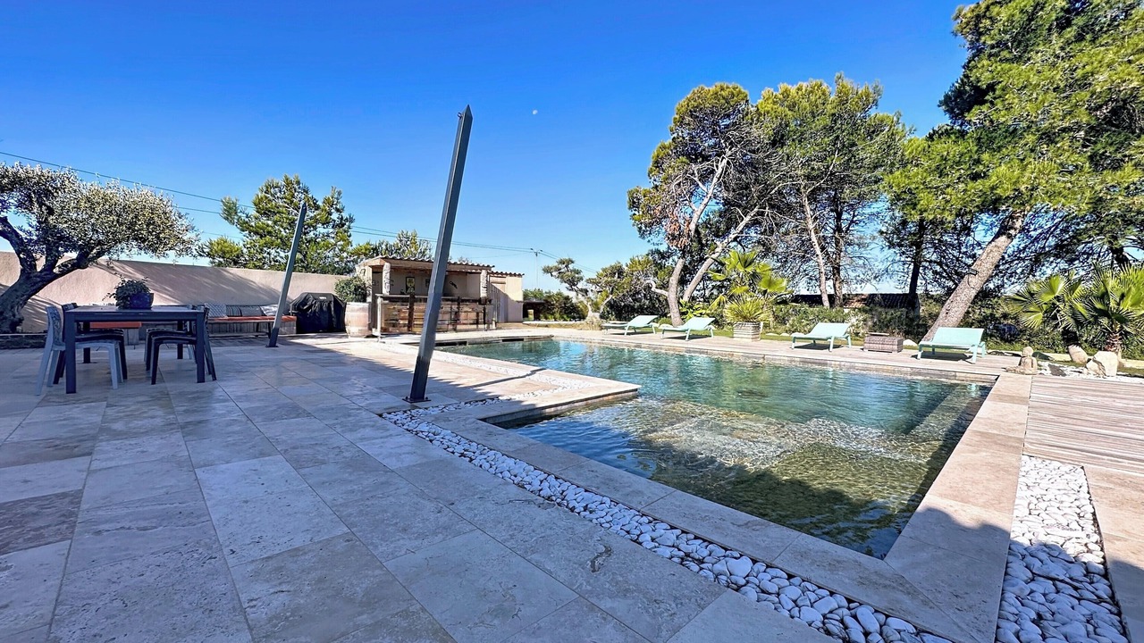 Photo of Outdoor in Cabries