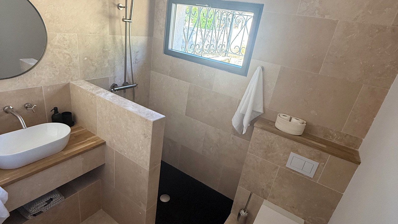 Photo of Bathroom in Flayosc