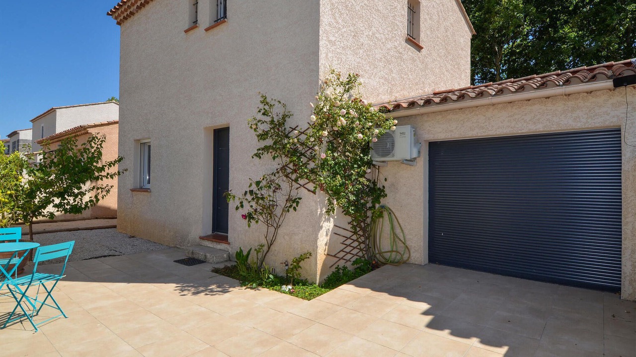 Photo of Others in Raphele-les-Arles