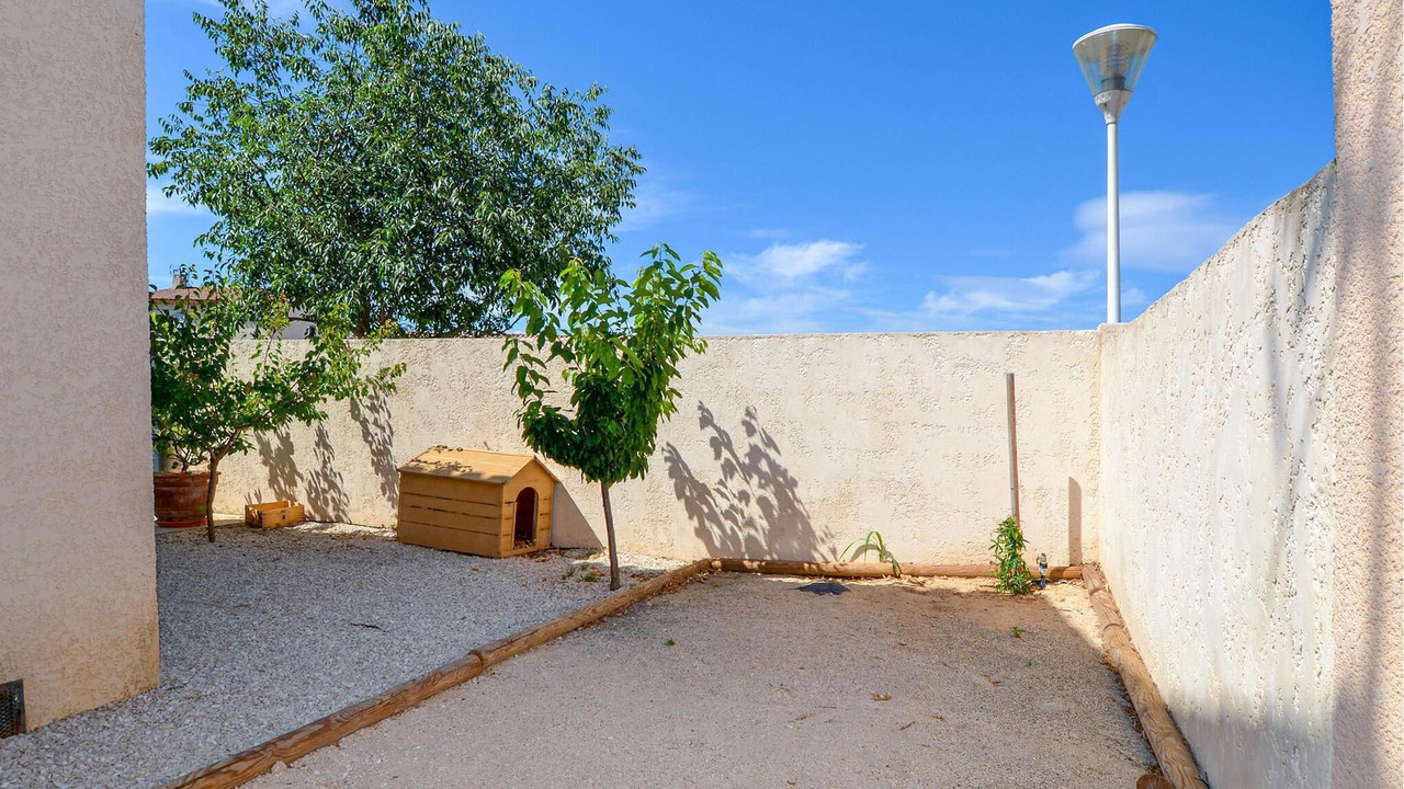 Photo of Others in Raphele-les-Arles