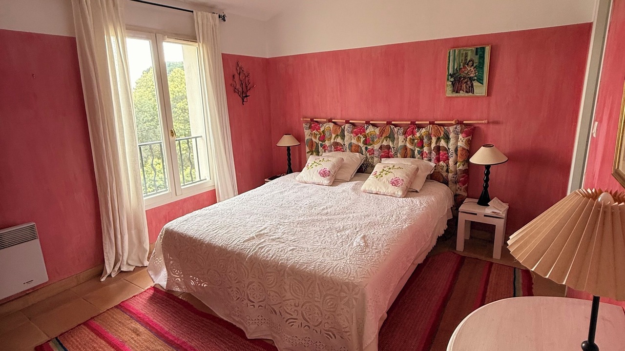 Photo of Bedroom in Guerrevieille