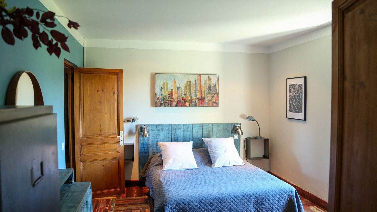Photo of Bedroom in Noves