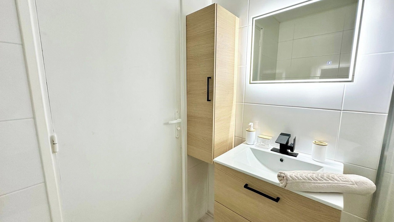 Photo of Bathroom in Carnot