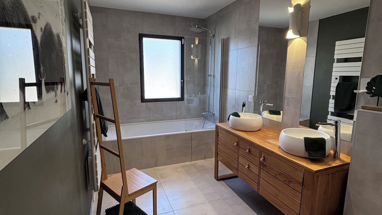 Photo of Bathroom in Eguilles